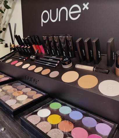 Visagie impressies foto 2 - pune_makeup_producten.png - Fotograaf: 